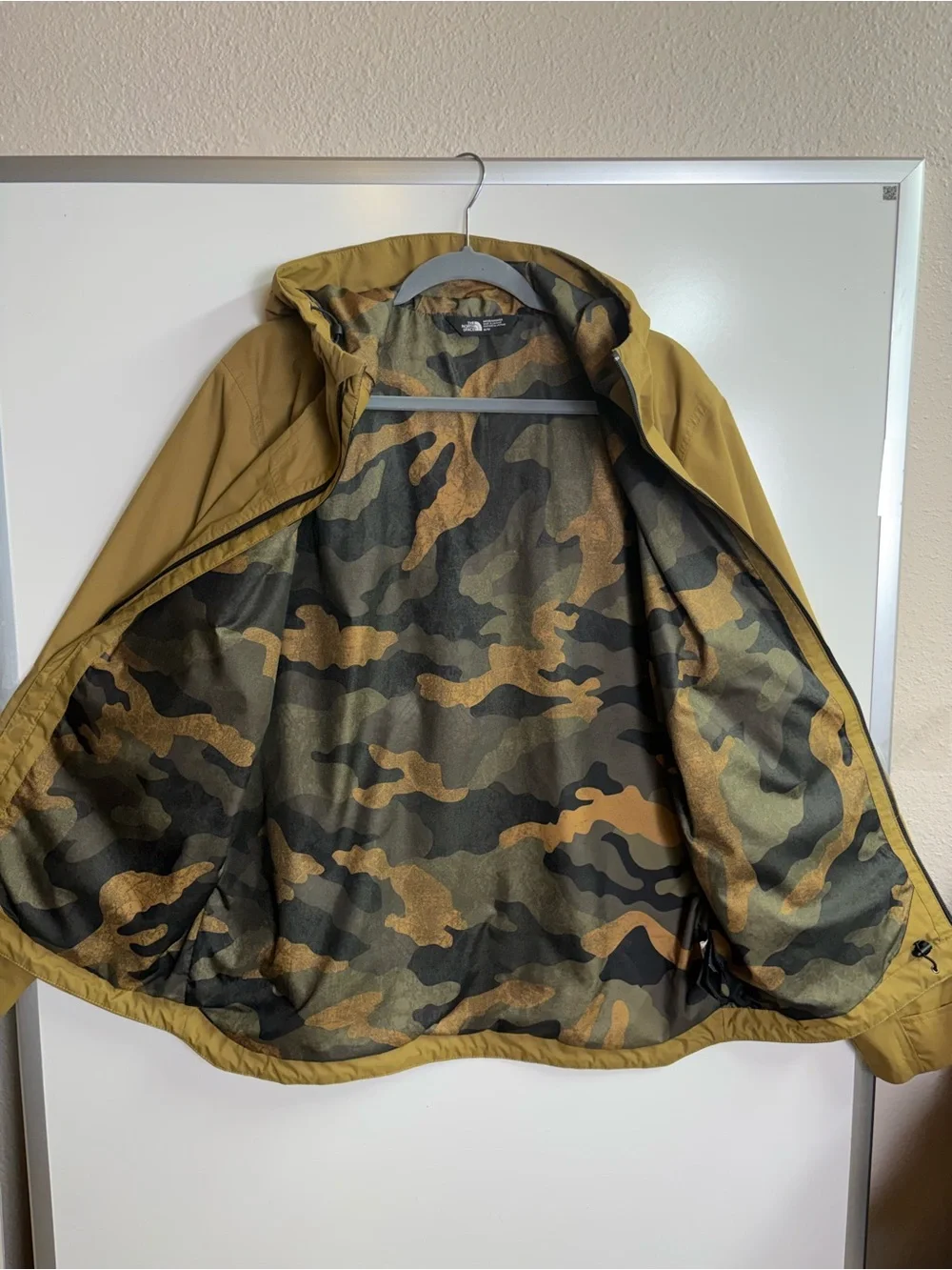 The North Face DryVent Hooded Rain Jacket Mens M Khaki Waterproof Camo Lined